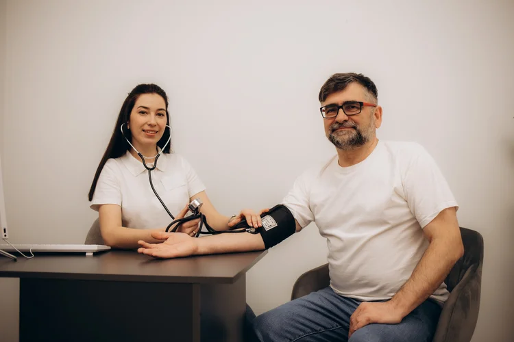 Tansiyon Ölçümü Neden Yanlış Çıkıyor Kol Pozisyonu Hatası