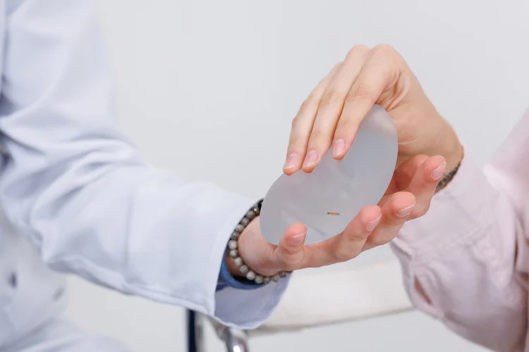 Meme Büyütme Ameliyatı Nasıl Yapılır