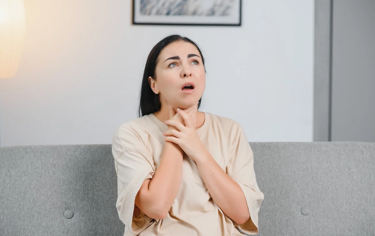 Dilin Boğaza Kaçması Nedir Hangi Hastalıkların Belirtisi Olabilir